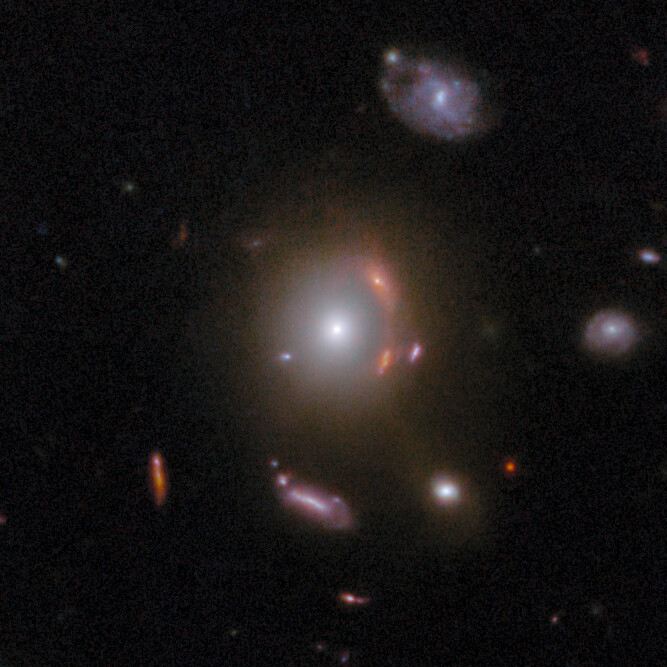 Gravitational lens COSJ095593+023319