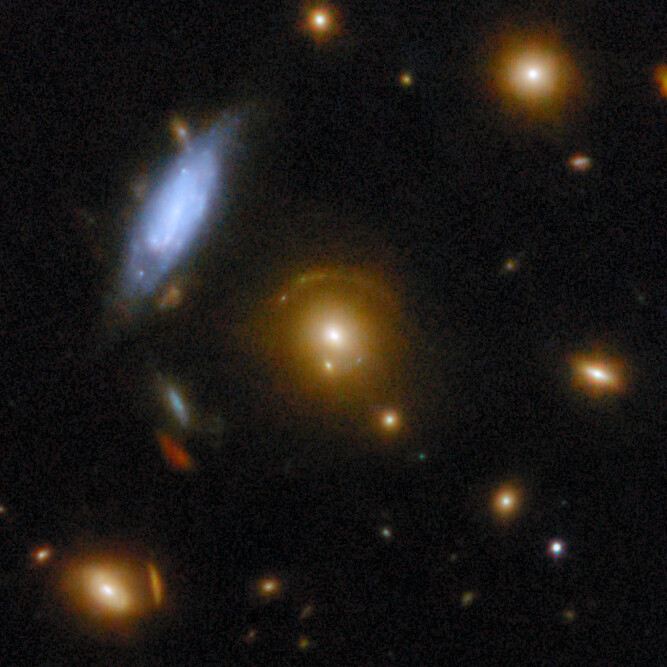 Gravitational lens COSJ095914+021219