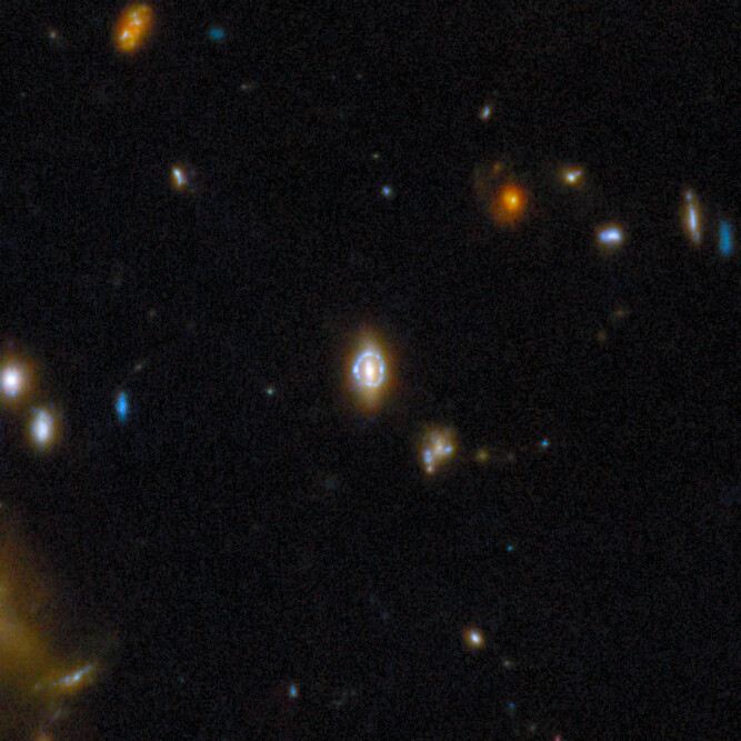 Gravitational lens COSJ100018+022138