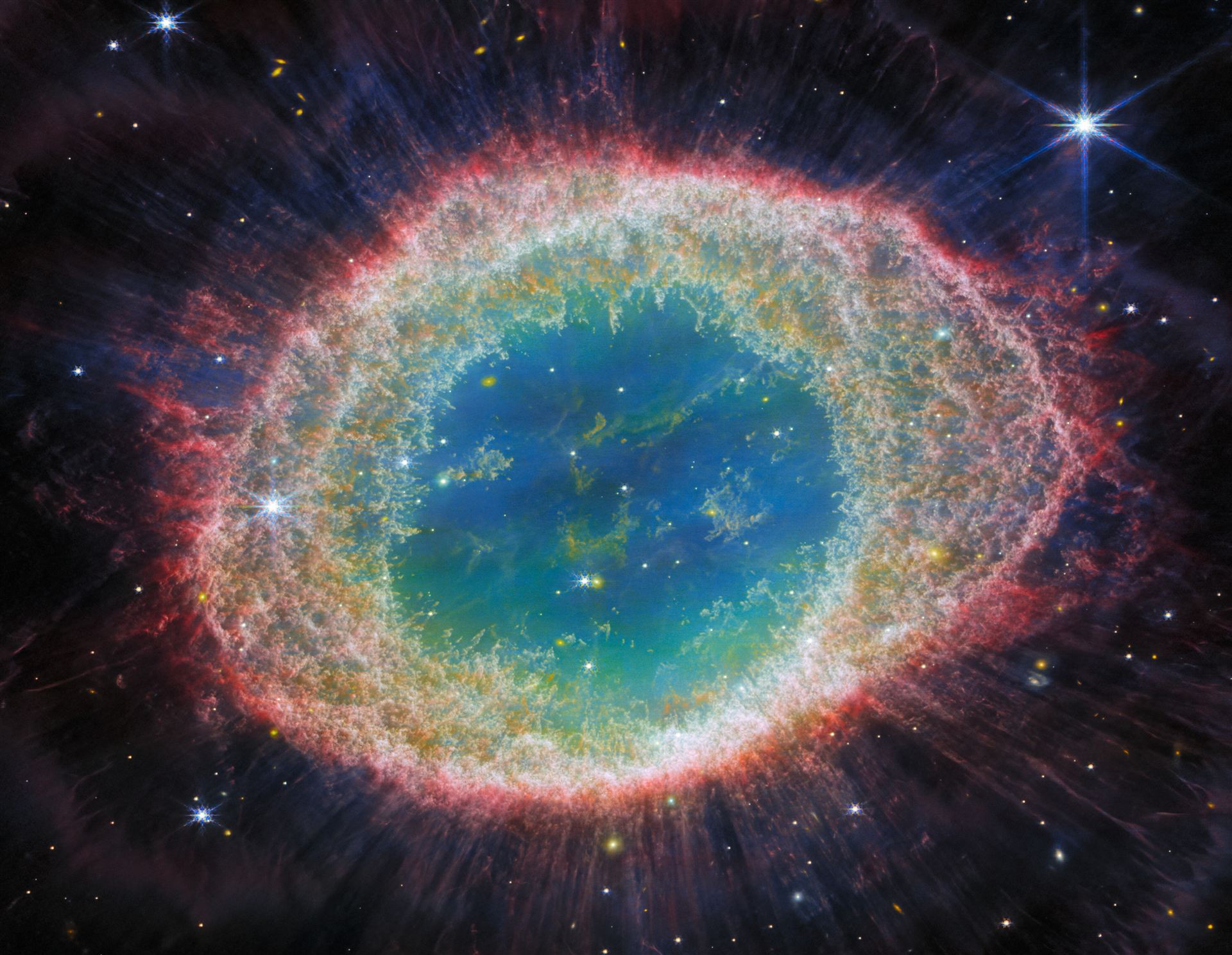 Webb captures detailed beauty of Ring Nebula (NIRCam image – cropped)