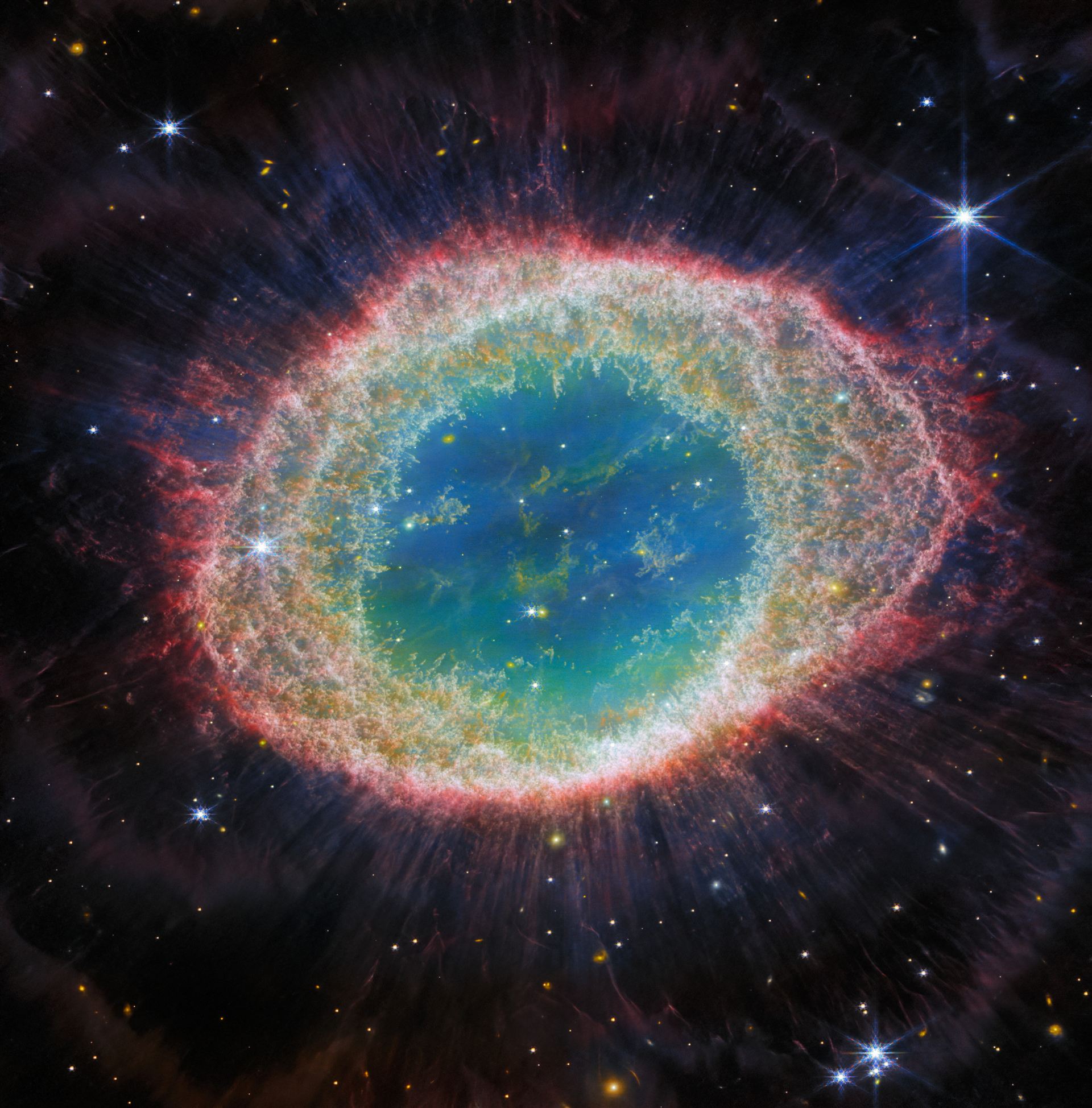 Webb captures detailed beauty of Ring Nebula (NIRCam image)