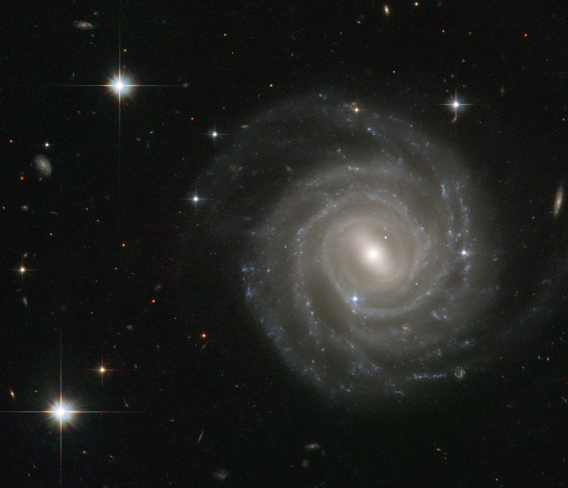 Barred spiral bares all