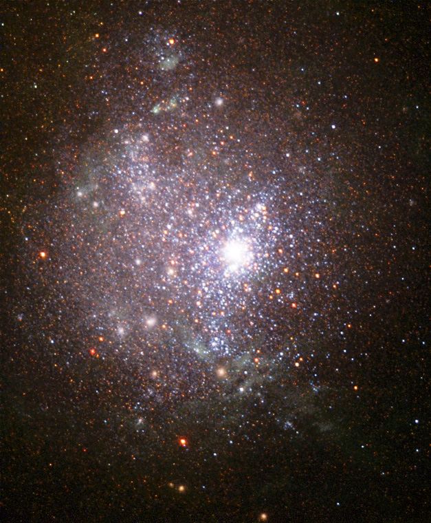 Blaze of stars in an old galaxy&rsquo;s core