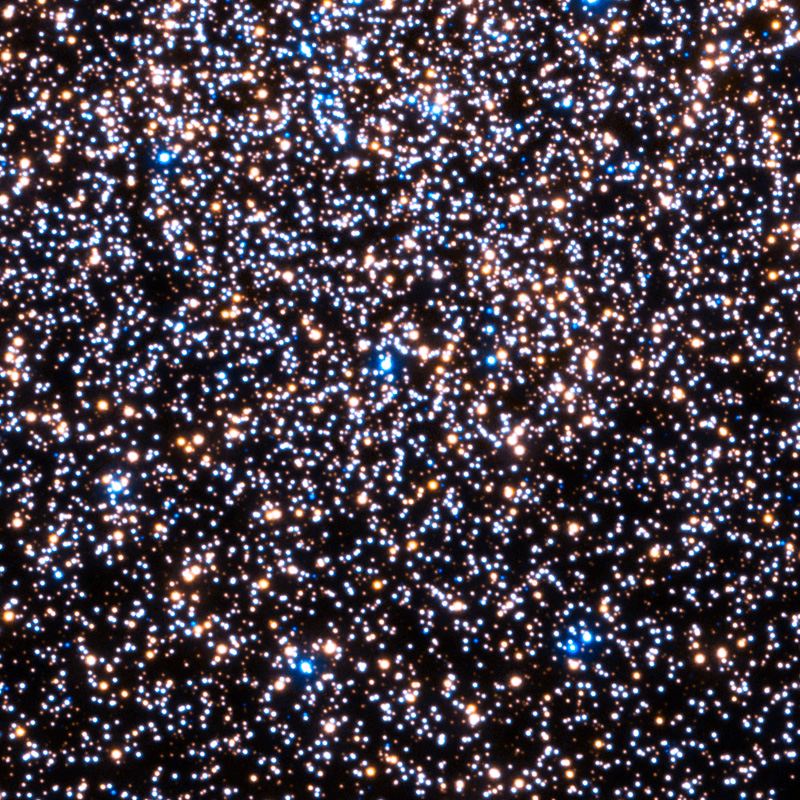 Central regions of 47 Tucanae seen in the ultraviolet