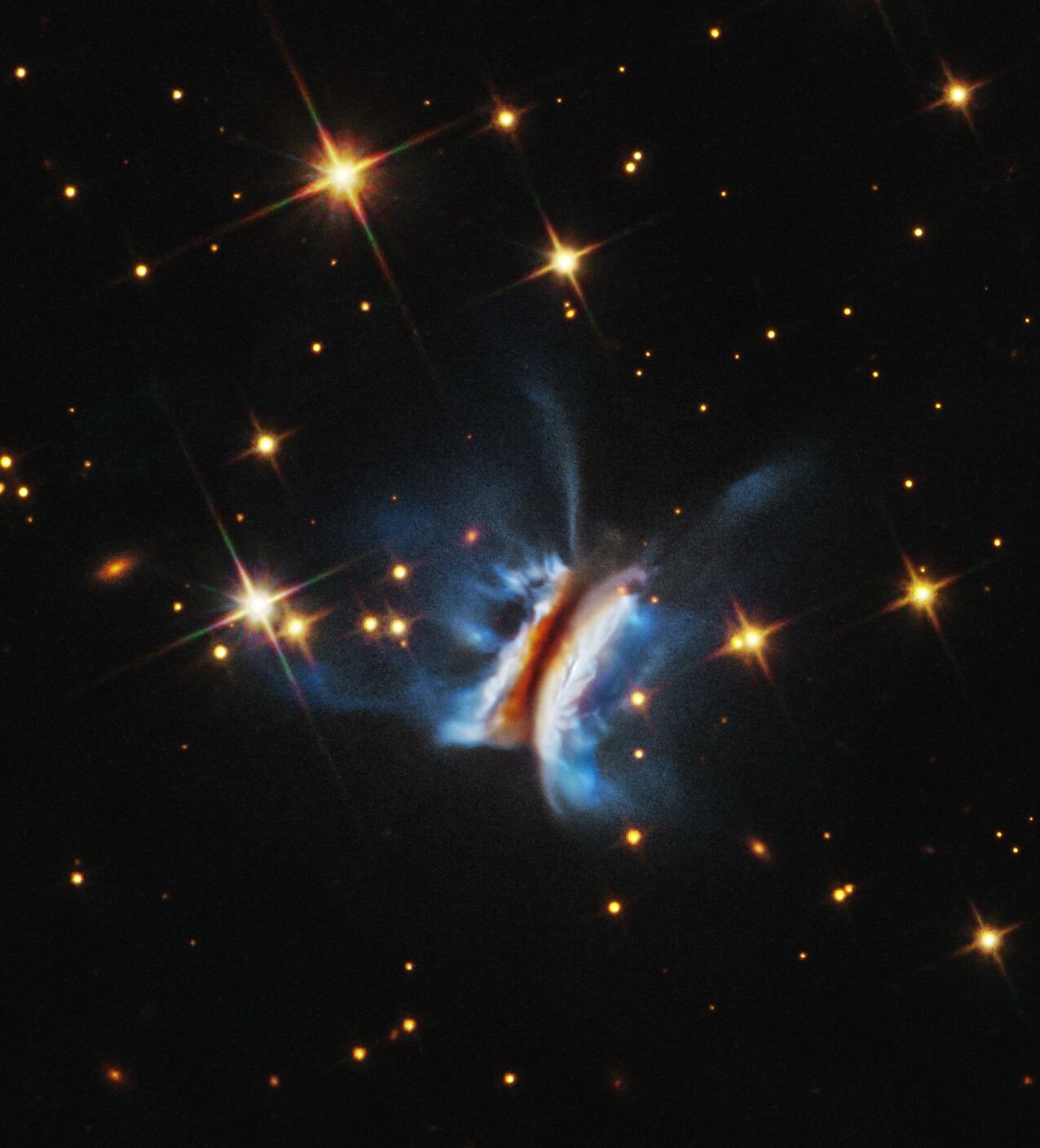 Circumstellar disc IRAS 23077+6707