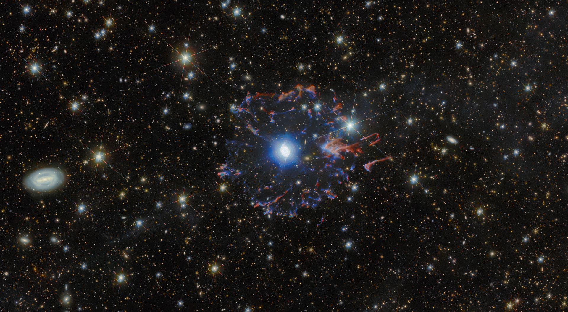 Euclid and Hubble&rsquo;s view of Cat&rsquo;s Eye Nebula