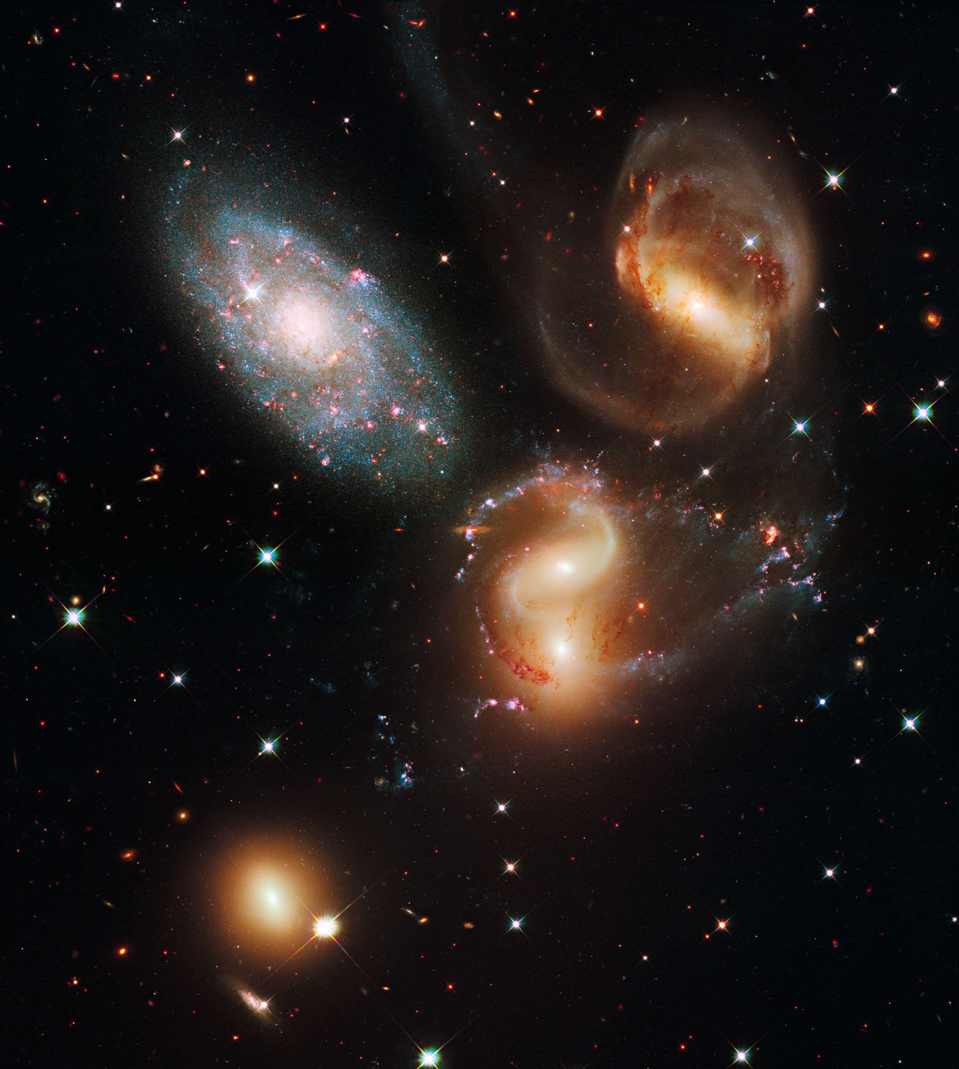 Galactic wreckage in Stephan&rsquo;s Quintet