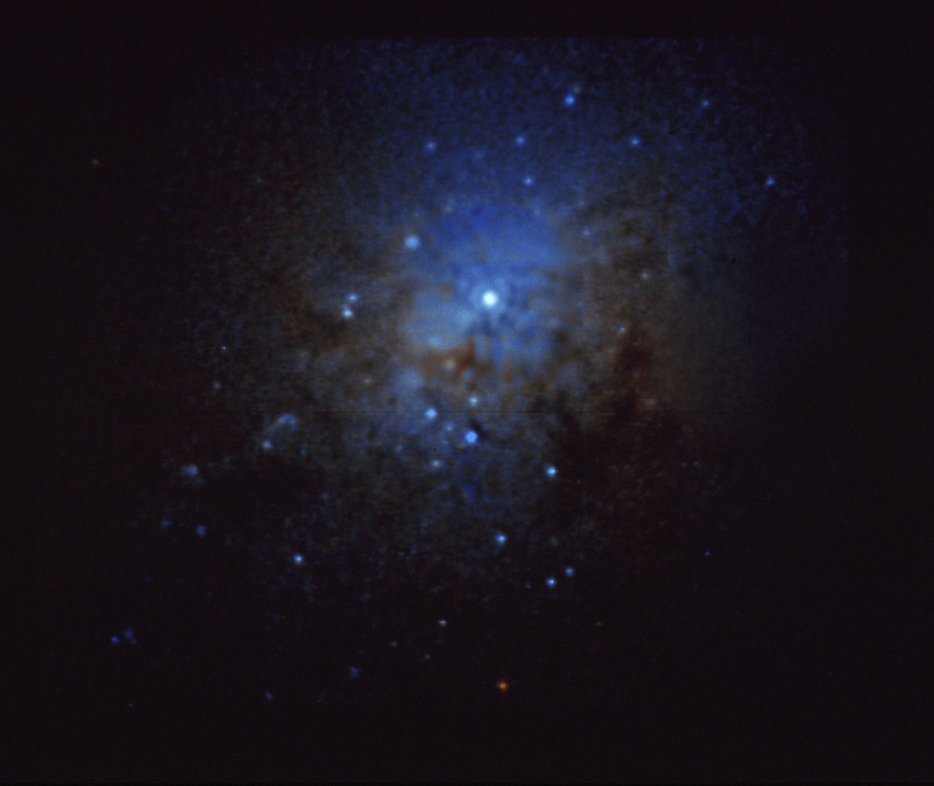 Globular clusters at the core of NGC 1275