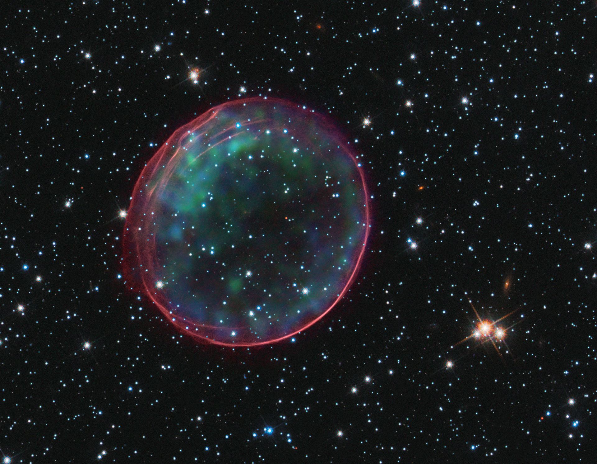 Hubble and Chandra spot a celestial bauble