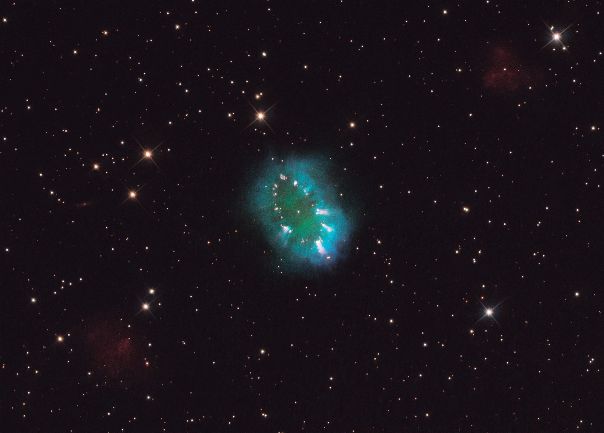 Hubble offers a dazzling necklace