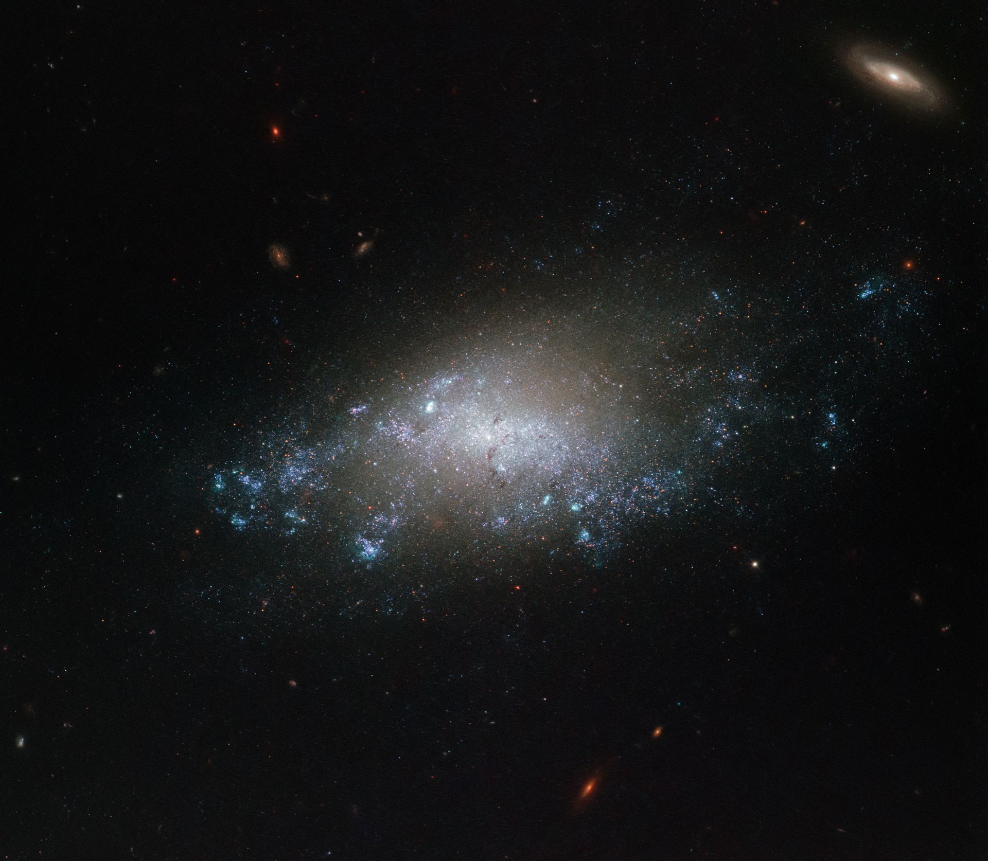 Hubble spies NGC 3274
