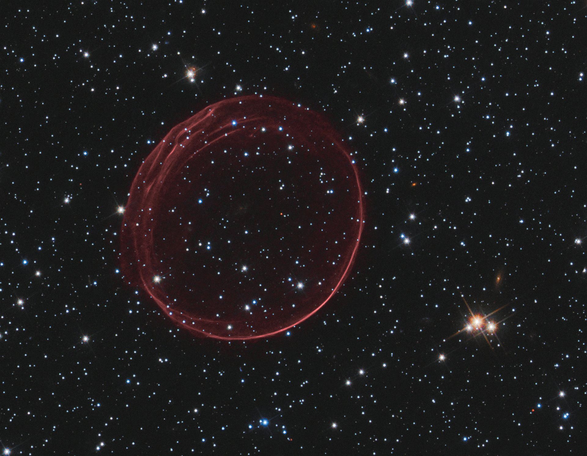 Hubble spots a celestial bauble