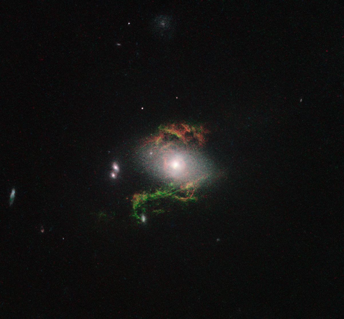 Hubble view of green filament in galaxy 2MASX J15100402+0740370
