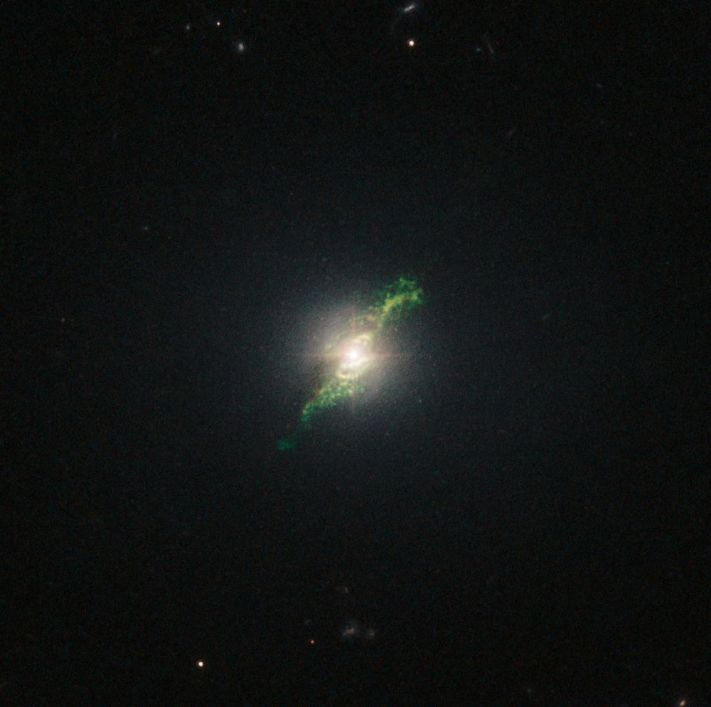Hubble view of green filament in galaxy Mrk 1498