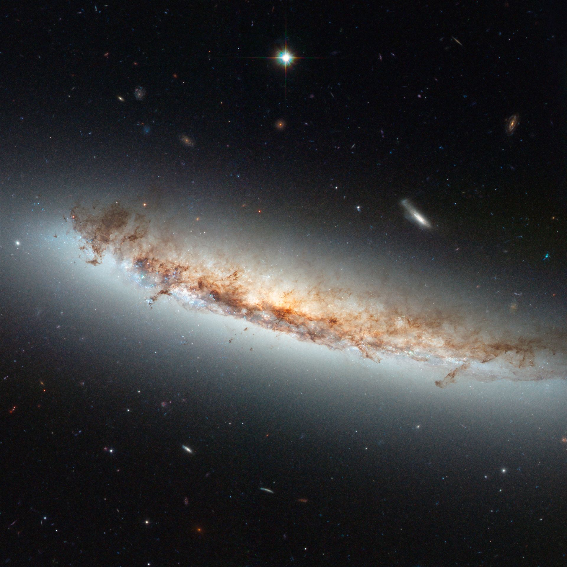 Hubble views NGC 4402