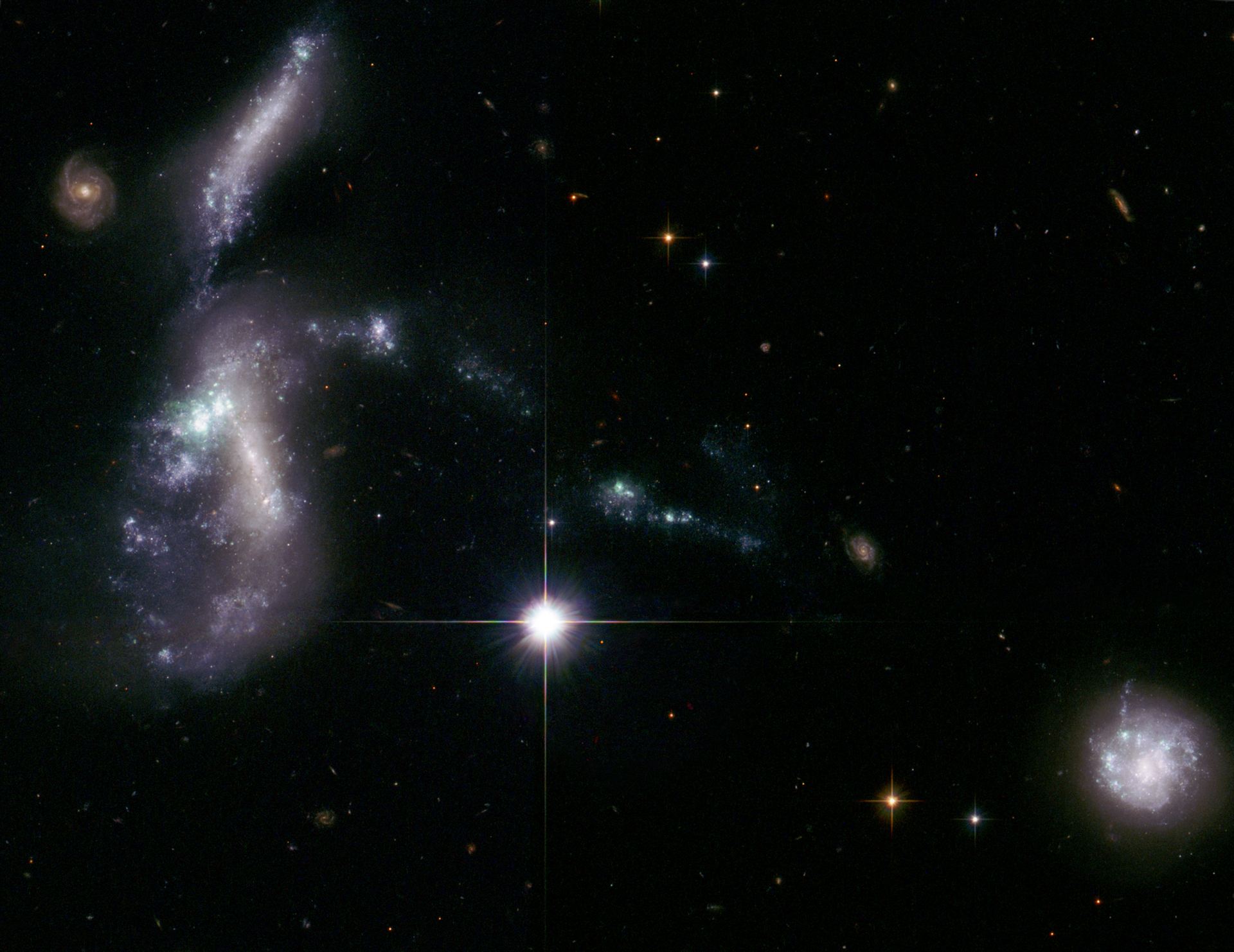Hubble&rsquo;s view of Hickson Compact Group 31