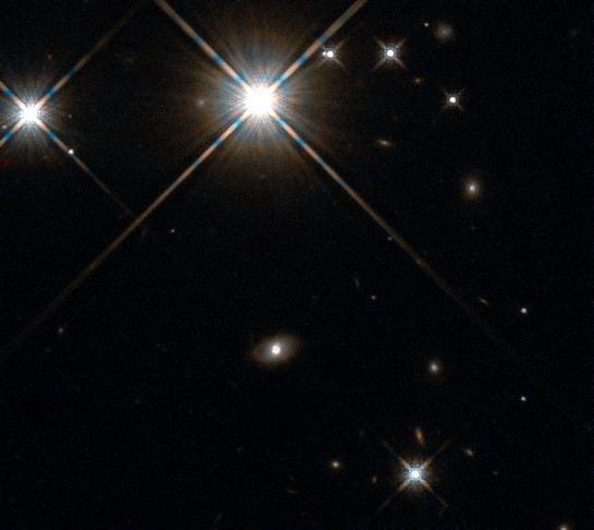 Hubble’s view on lensing galaxy