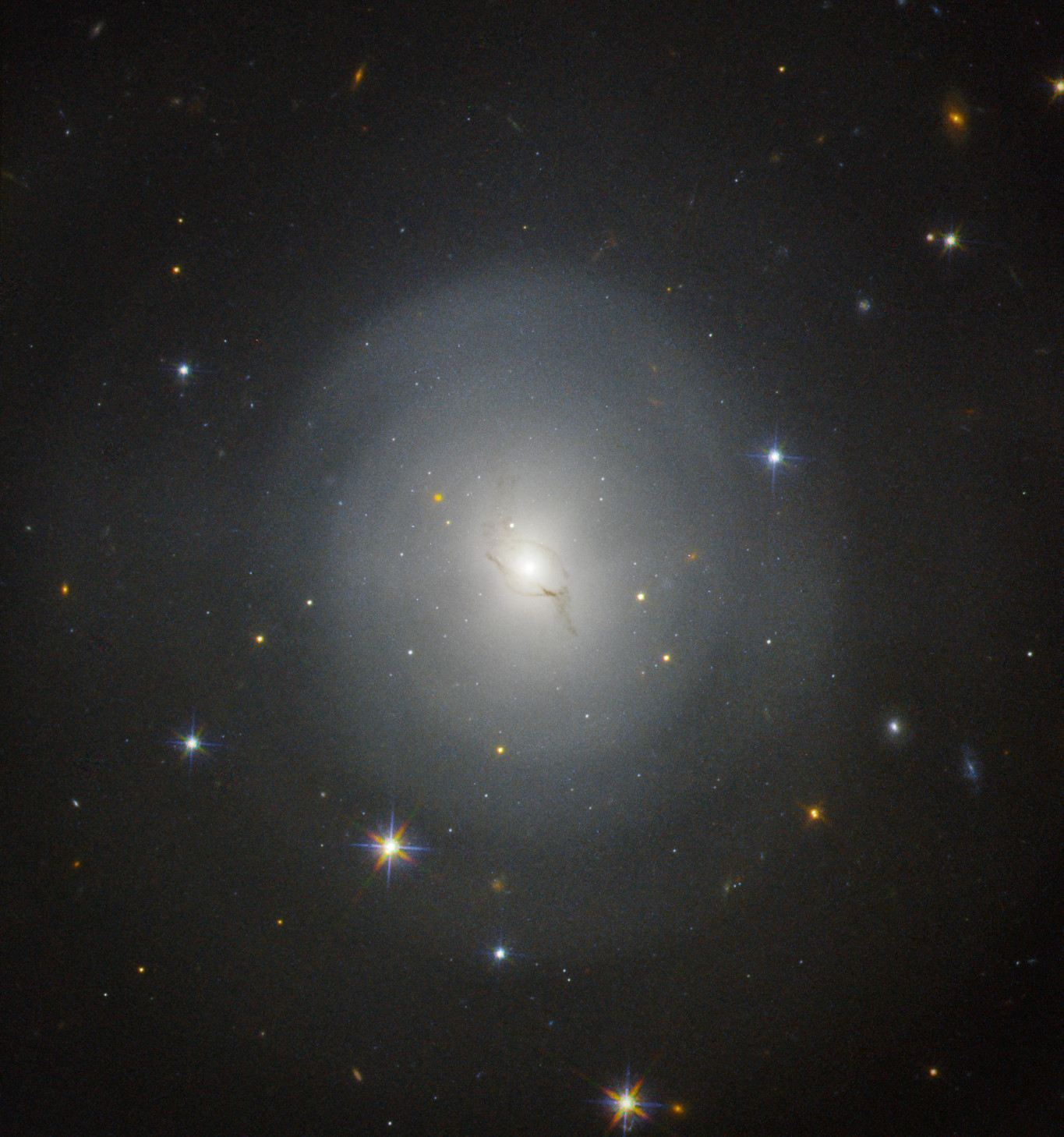 NGC 4993 seen with Hubble