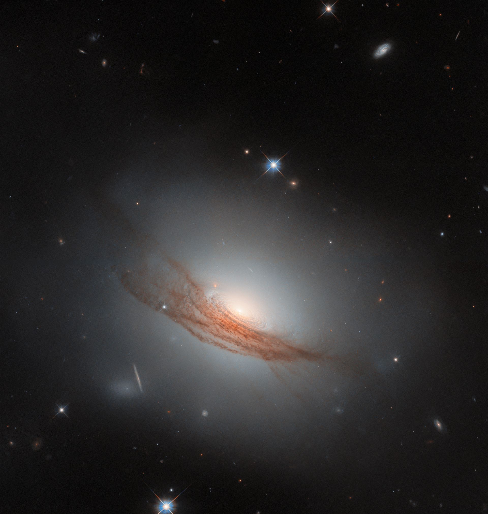 NGC 7722 in dark surroundings (wide crop)