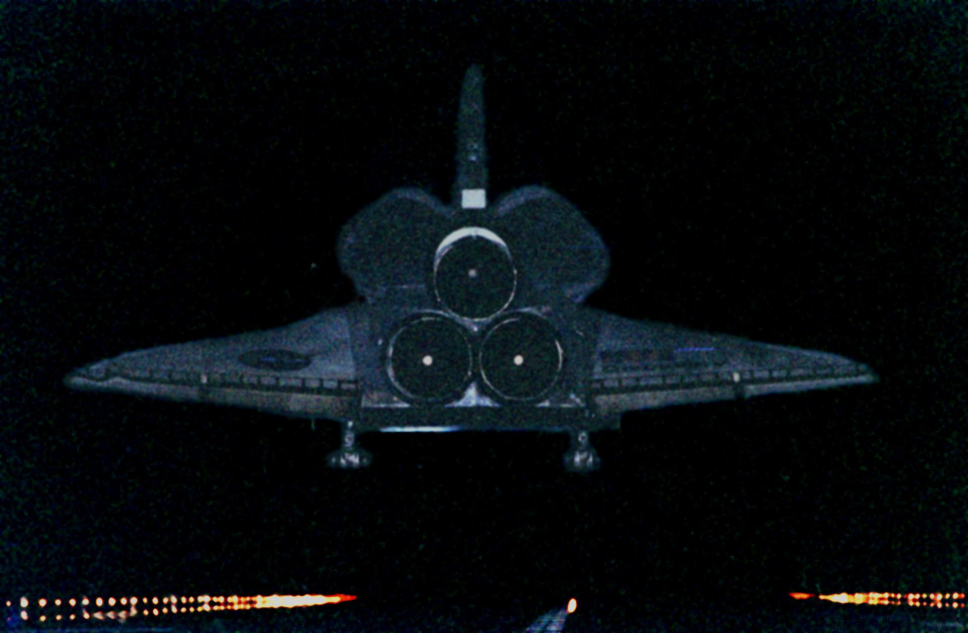 SM3A Discovery Touchdown at Kennedy Space Center