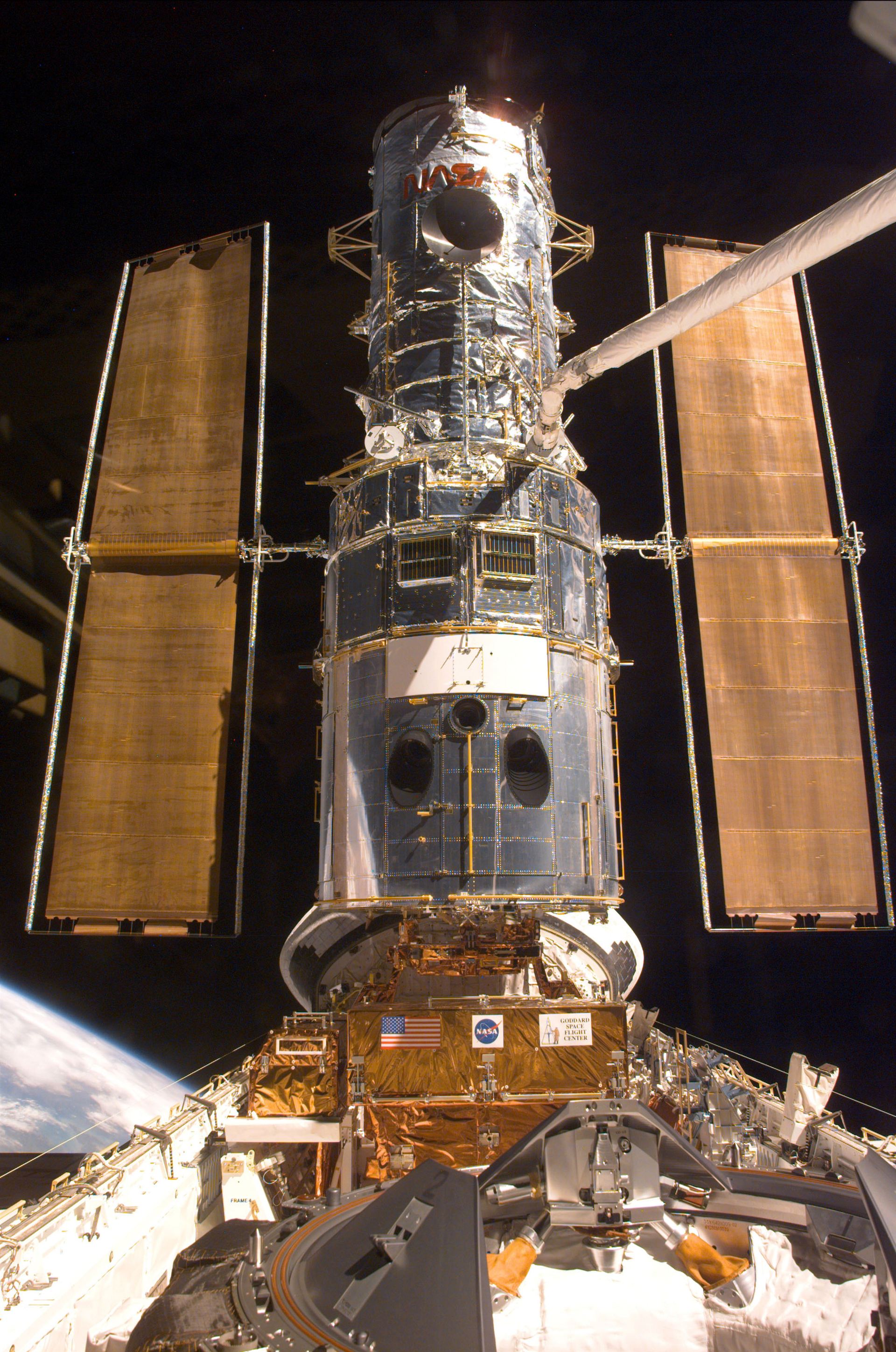 SM3A Hubble captured in Discovery&rsquo;s Cargo Bay