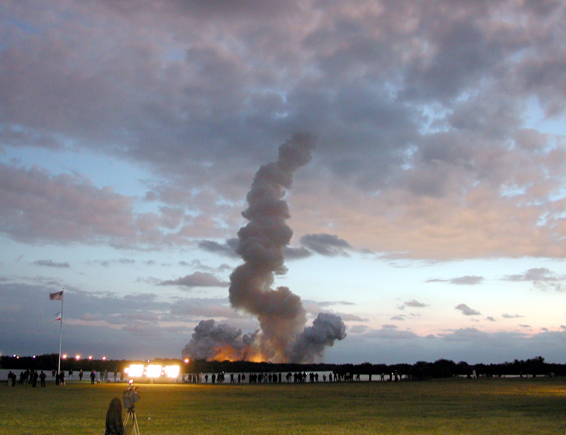 SM3B – A trail of smoke marks the path of the Space Shuttle Colombia