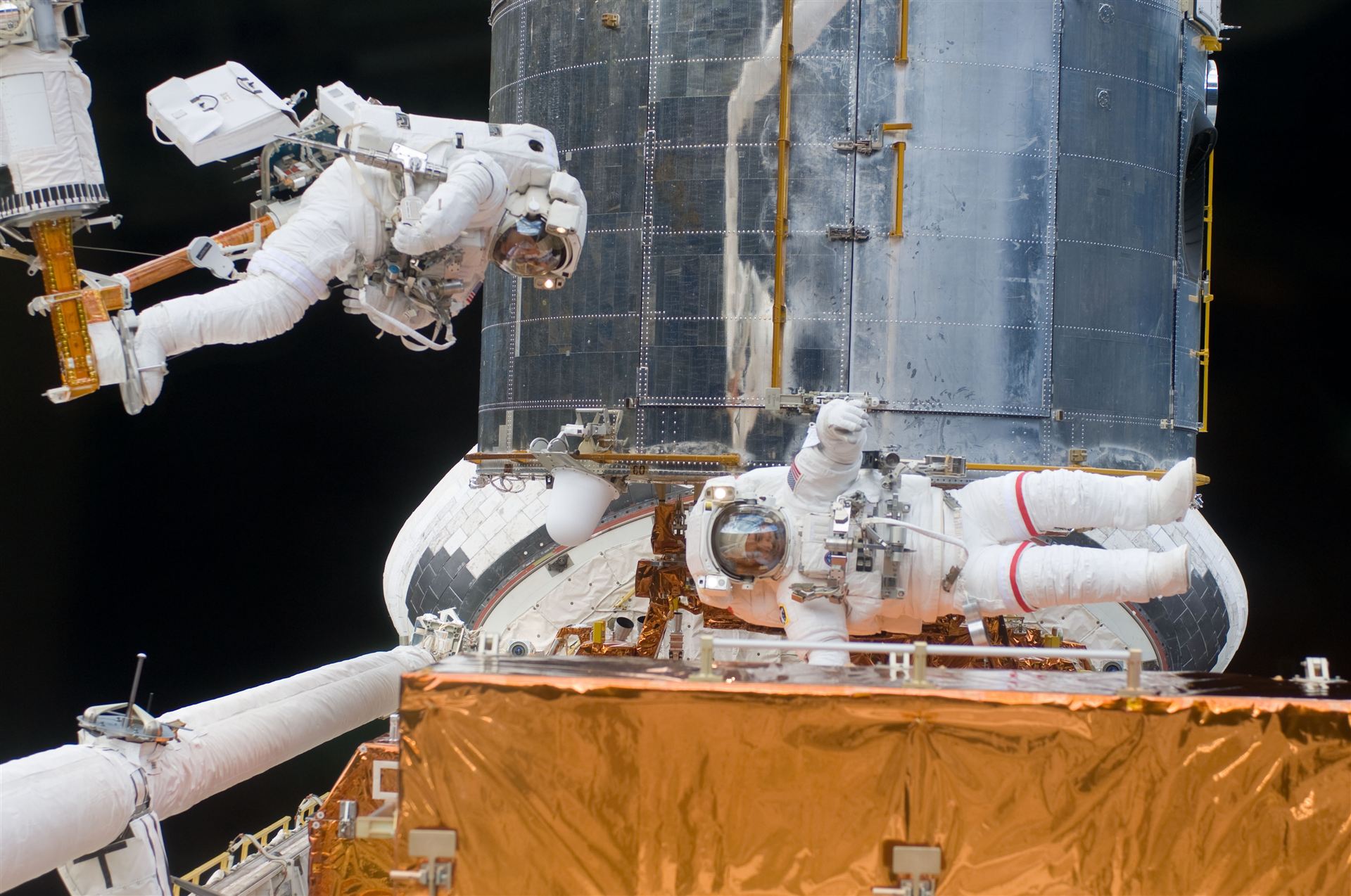 SM4 Grunsfeld and Feustel work on Hubble