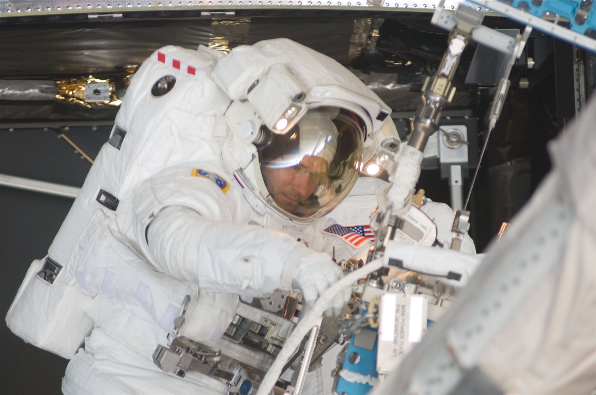 SM4 astronaut Michael Good works on Hubble