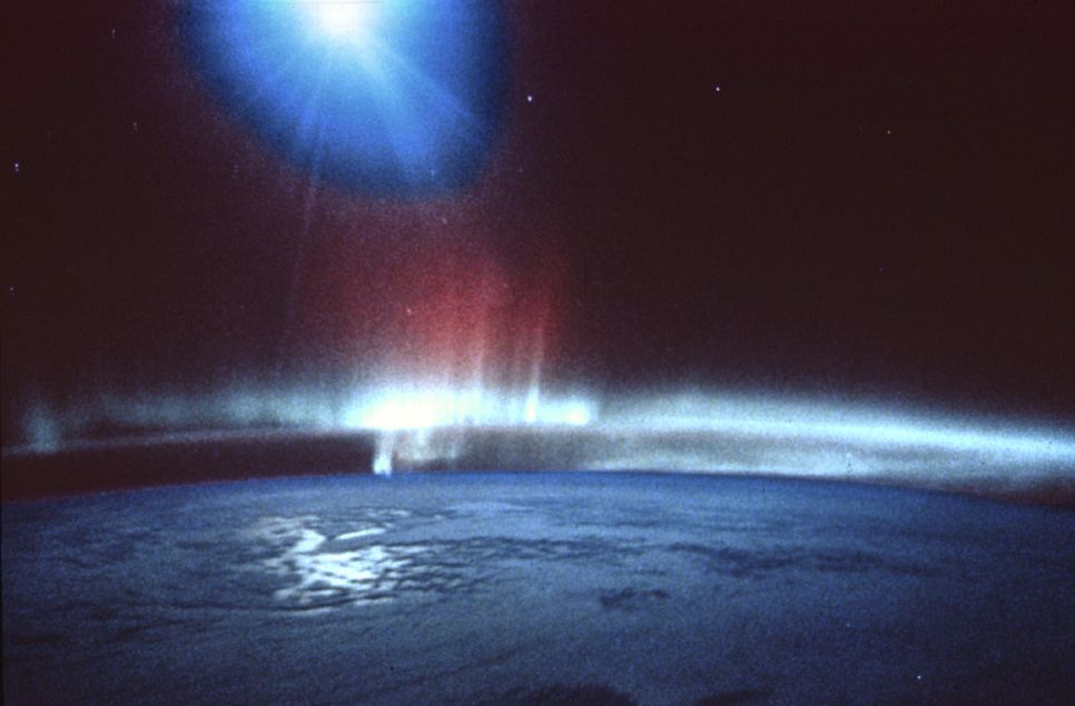 Shuttle Photos Of Earth&rsquo;s Auroras