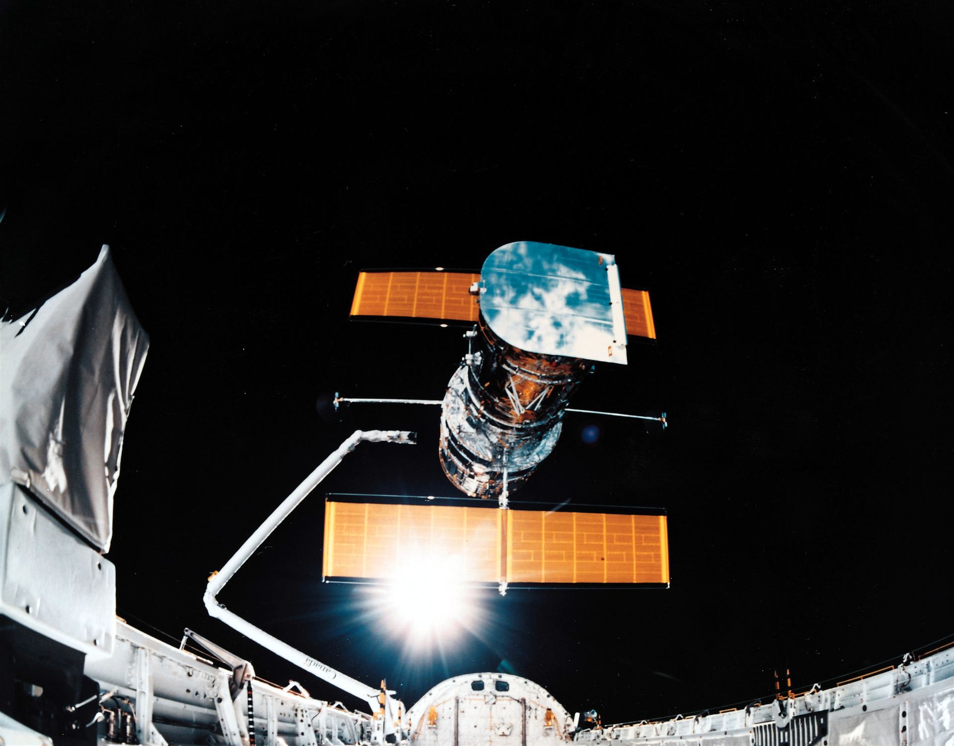 Sunburst between Hubble and Discovery