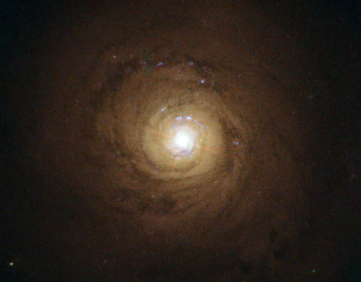 Supermassive black hole at the heart of NGC 5548