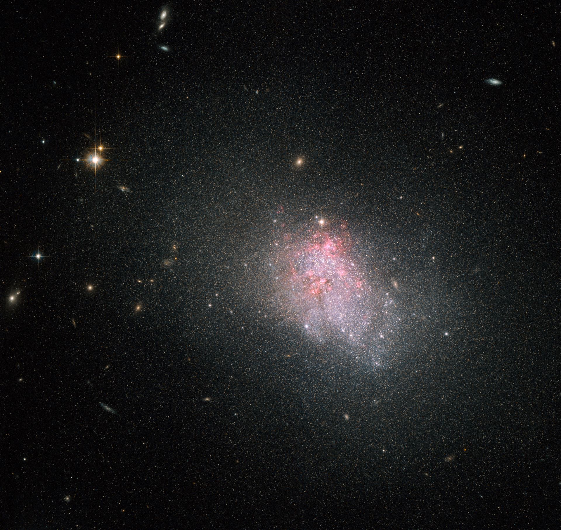 Violent star formation episodes in dwarf galaxies